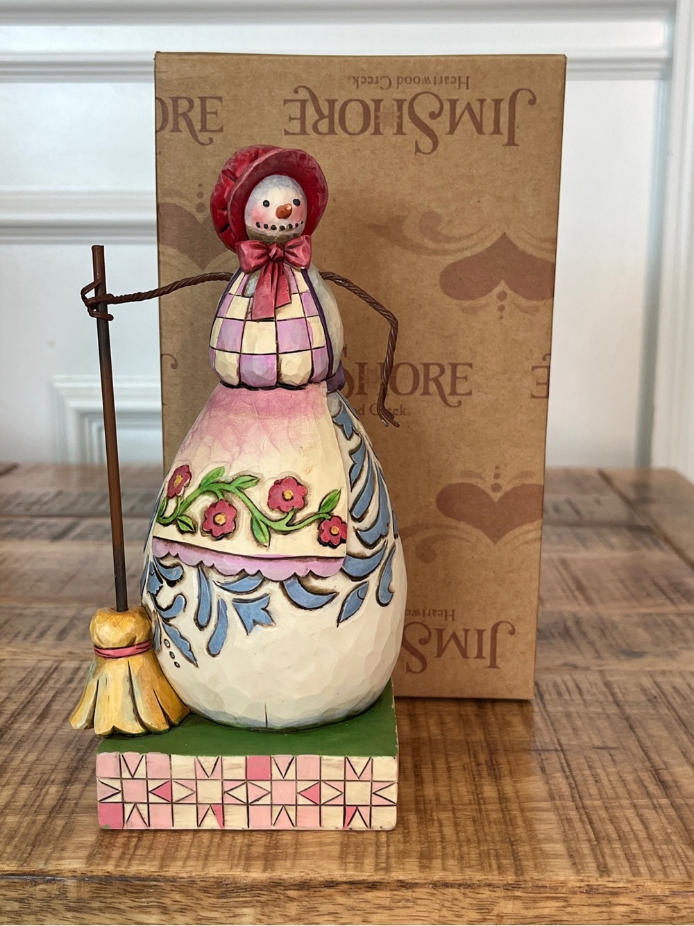 NIB Jim Shore Heartwood Creek Figurine: "Not A Flake Out Of Place"